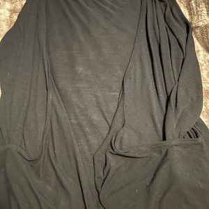 Black light weight sweater with pockets